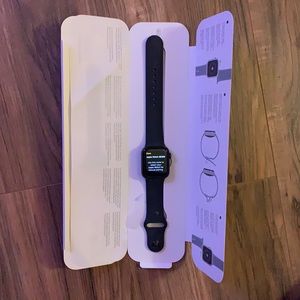 Apple Watch 5 series (opened never worn/linked)